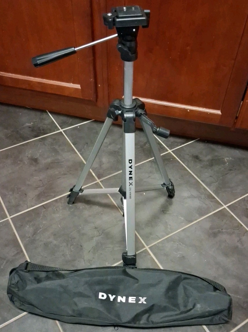 Dynex DX-NW080 Tripod With Carrying Case