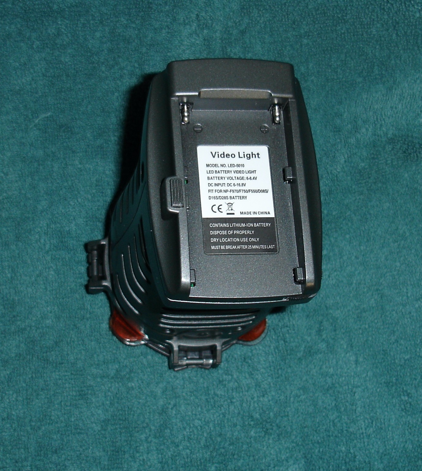PROFESSIONAL LED-5010 VIDEO LIGHT Versatile hand held vs COLD shoe mount