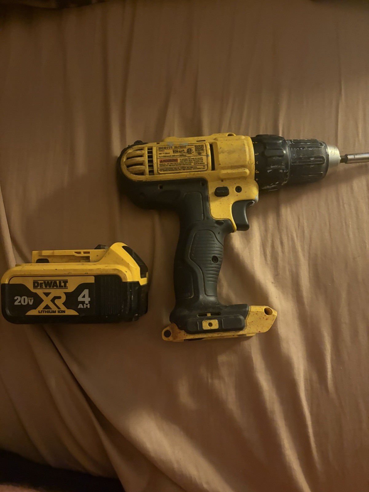 DEWALT DCD771 20V MAX Drill/Driver w/ 4Ah Li-Ion Battery & Work Light