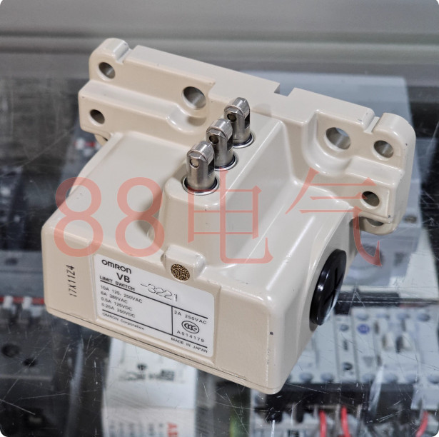 1Pcs Used OMRON VB-3221 limit switch