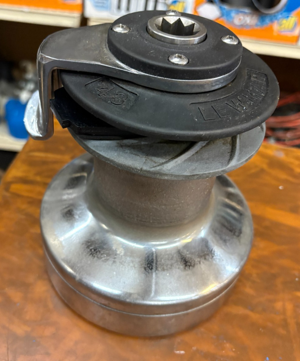 LEWMAR 43 ST 2 SPD WINCH CHROME BASE 6 1/2(165) DRUM 3 3/8"(85) H 7 1/2(190)...