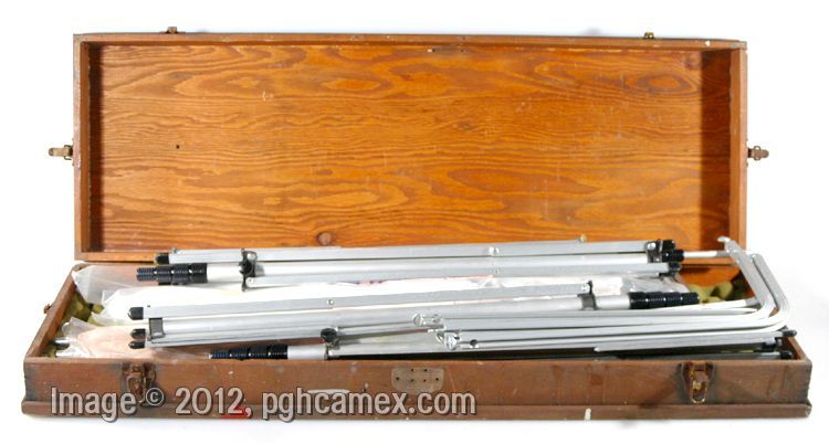 UMBRELLA LIGHTING SYSTEM IN HEAVY WOODEN CASE- 4 UMBRELLAS AND 4 STANDS