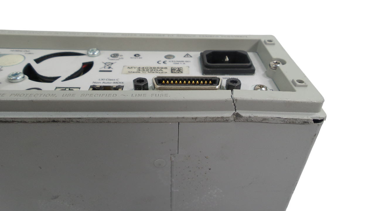 Agilent 33220A 20MHz Function / Arbitrary Waveform Generator - Free Shipping