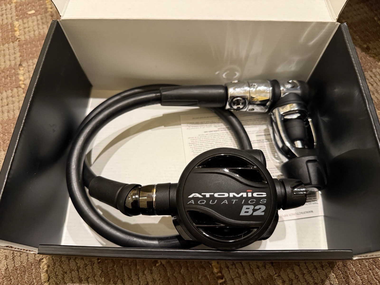 Atomic Aquatics B2 Regulator — Sealed | Yoke | Black