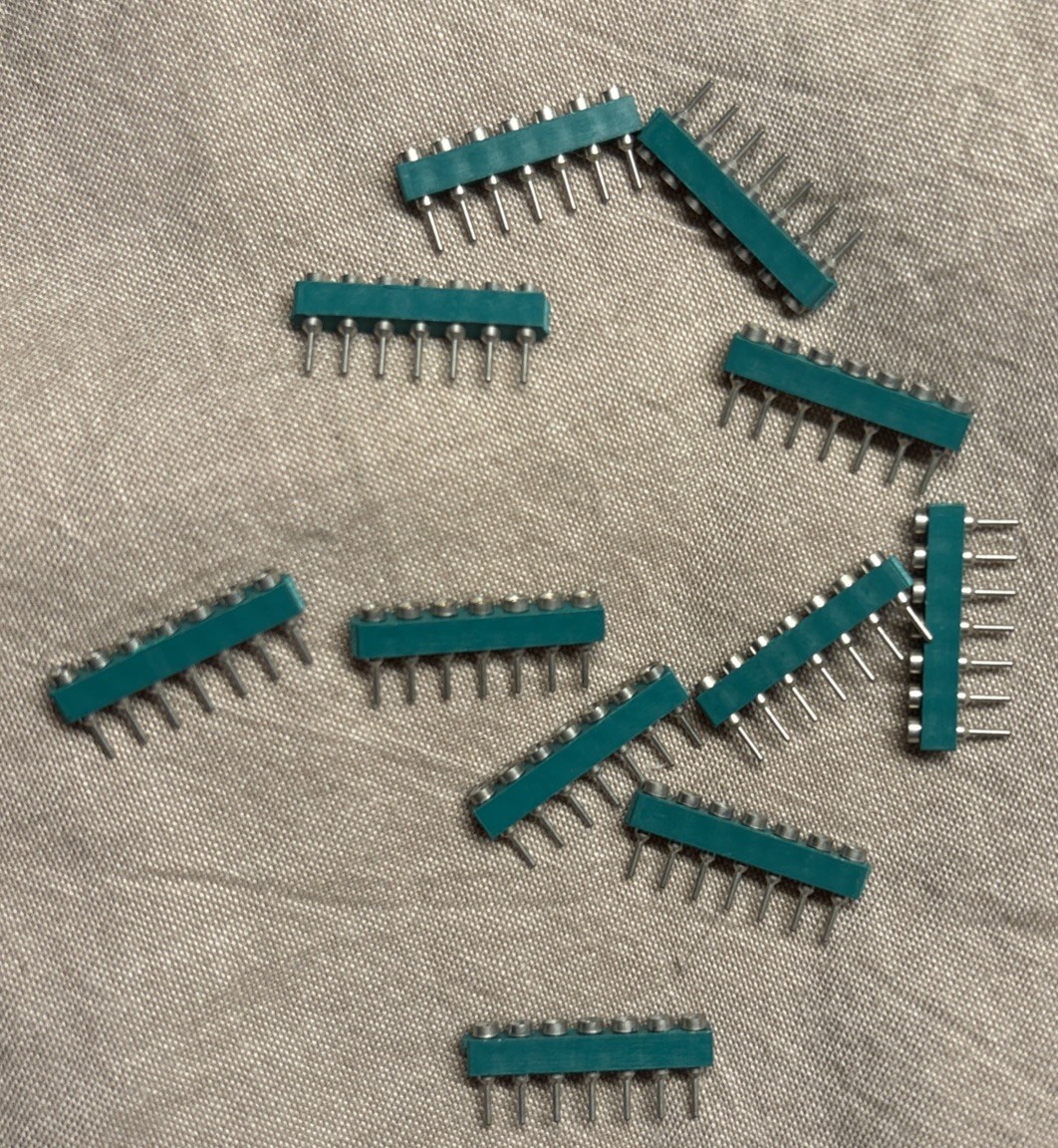 T&B 7 PIN SIP MACHINE PIN SOCKETS, LOT OF 11 SOCKETS, RARE GREEN VINTAGE IC