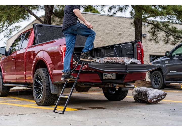 Traxion 5-100 Tailgate Ladder