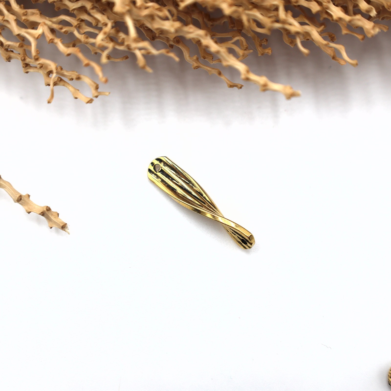 6 Twisted Brass Plated Connectors (MP165)