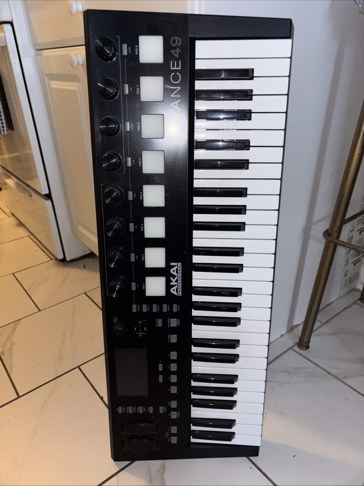 Akai Professional Advance 49 Virtual Instrument Studio Live Keyboard Controller