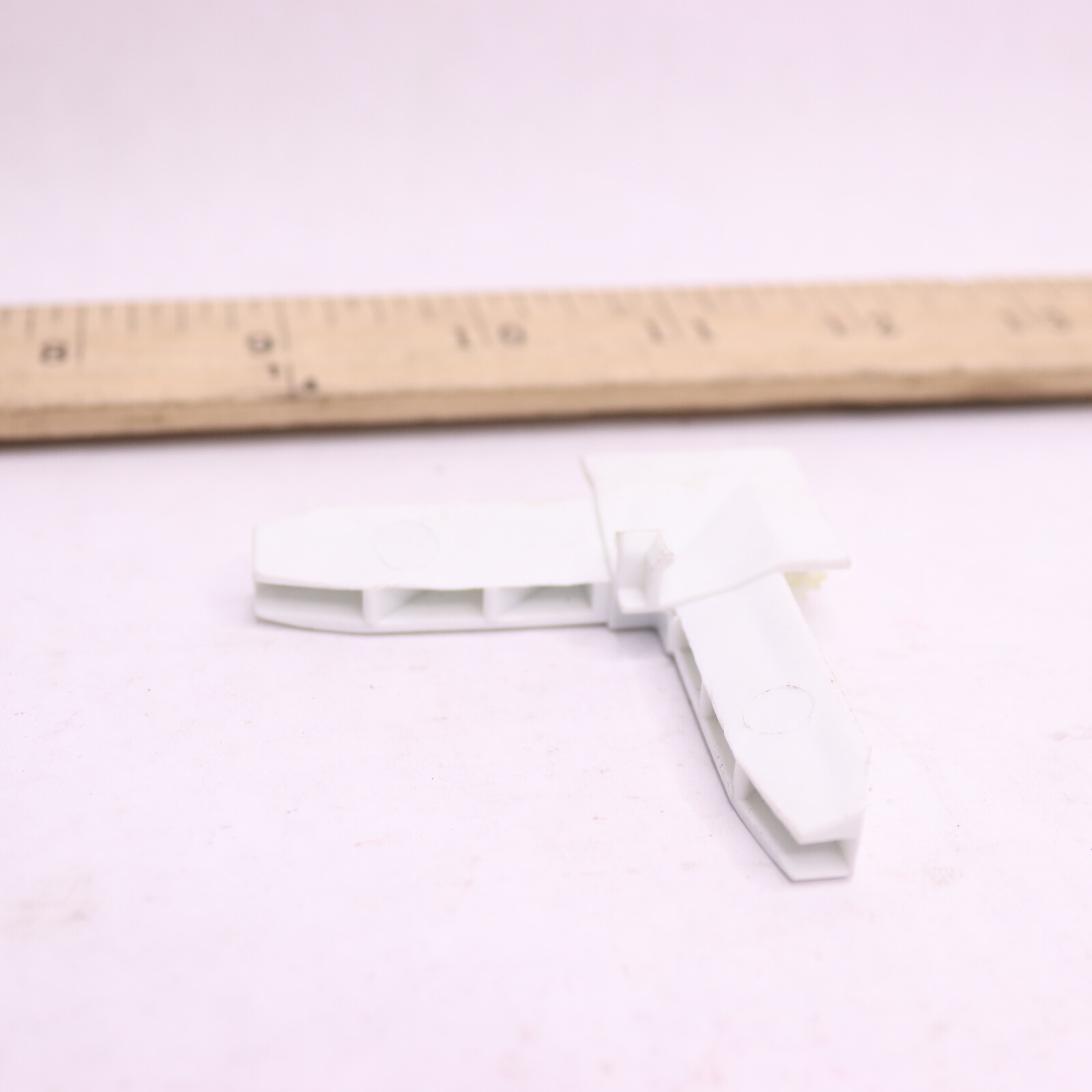 Screen Corner Plastic White USD570493S
