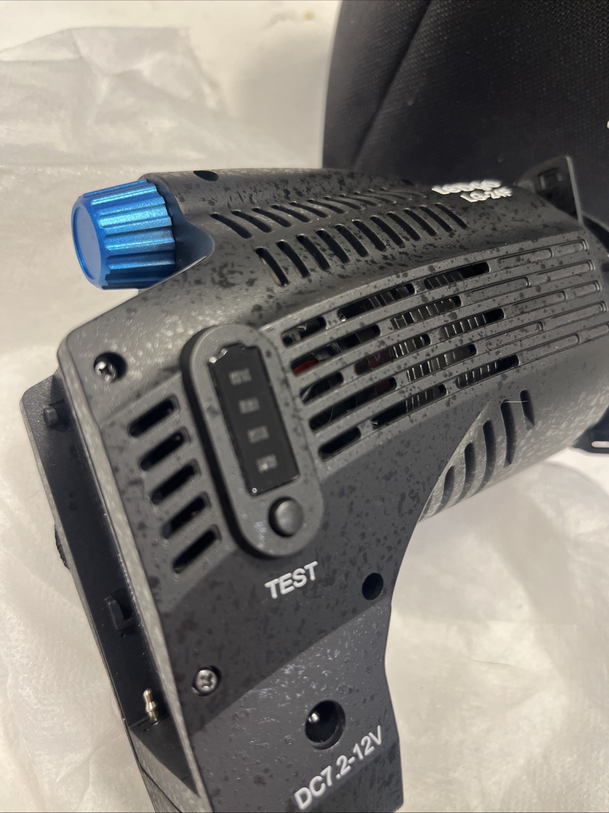 Ledgo LED Fresnel Light on Camera LG-24F Light