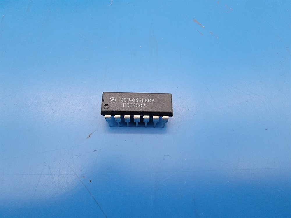 New (50pcs) MC14069UBCP MOTOROLA IC Logic