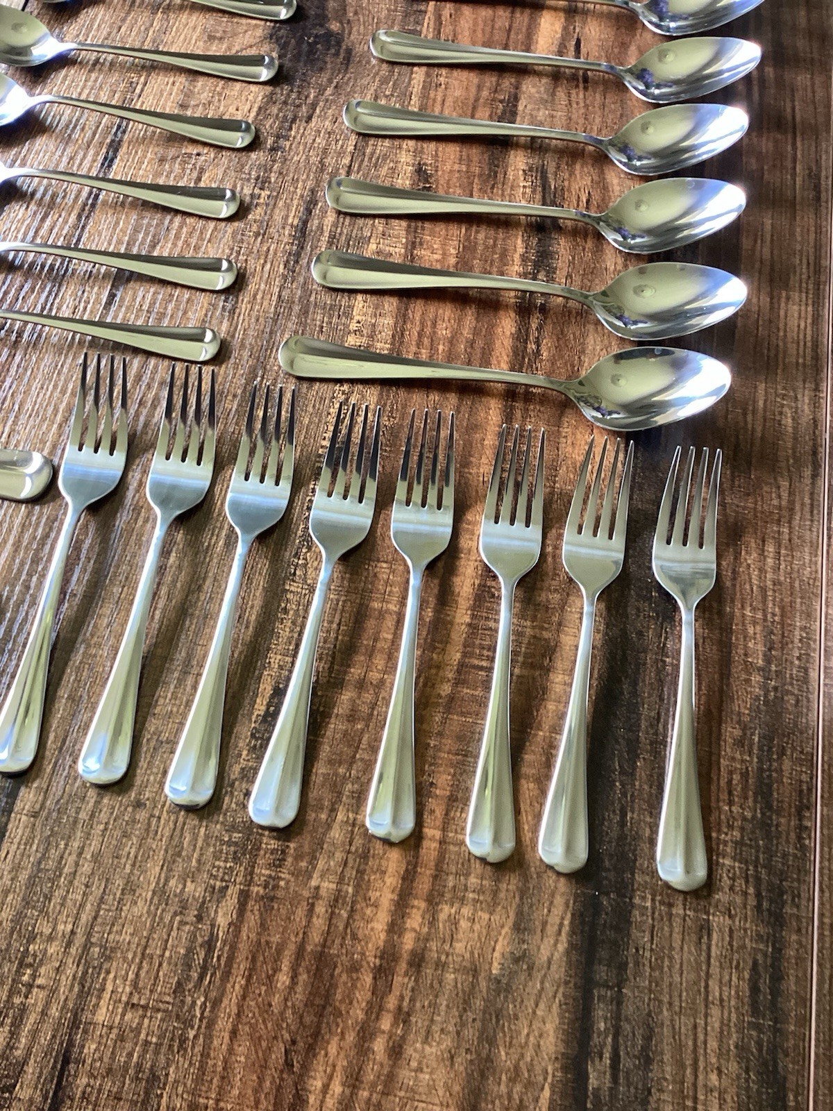 Hampton Silversmiths Stainless China 199 44 Pieces Flatware with Tray