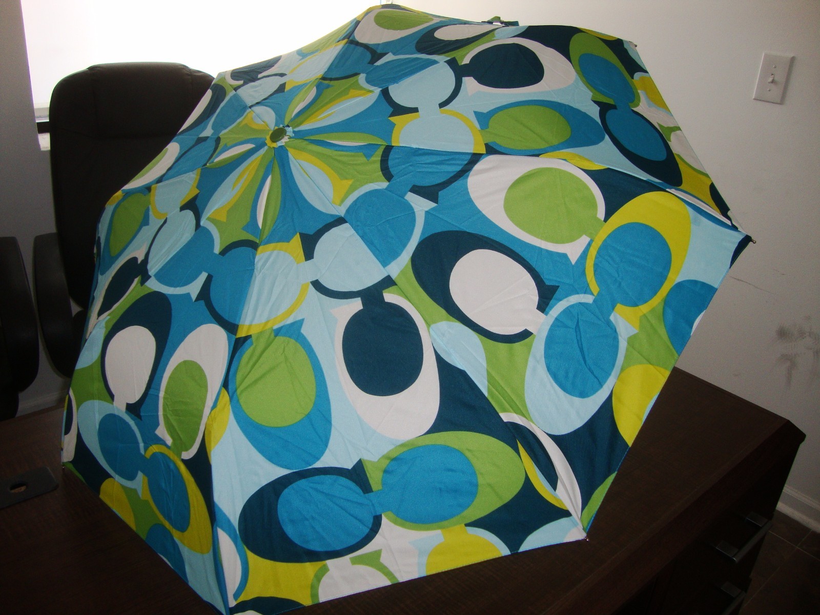 New Coach Signature Umbrella NWT Blue Rare Limited Edition Authentic Green White