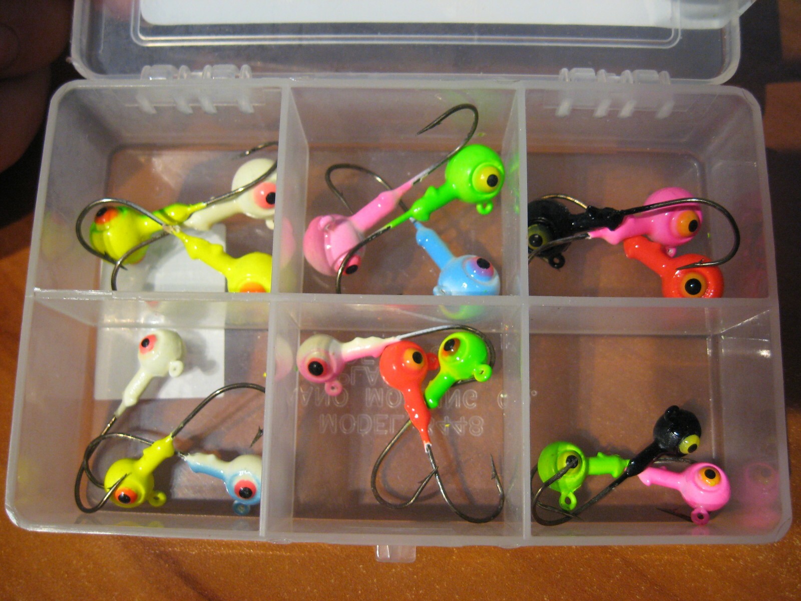 Lindy Jig Kit Assorted 1/4 & 1/8 oz Fishing Jig Heads & Hooks In 3448 Plano Case