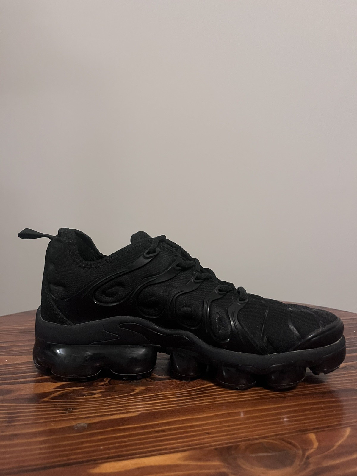 Nike Air VaporMax Plus Black Athletic Shoes 924453-001 Men size 7 Women Size 8.5