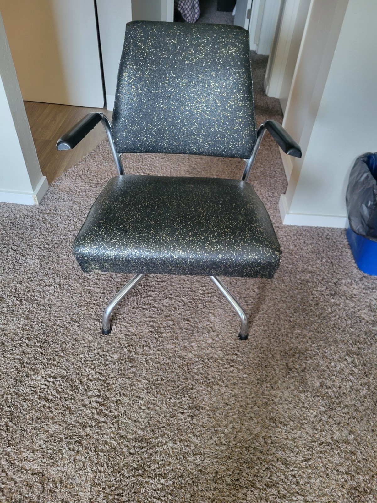 MCM INDUSTRIAL '59,PAIDAR N.Y.USA, DESK CHAIR W/BAKELITE ARMS, SWIVELS, SEE PICS