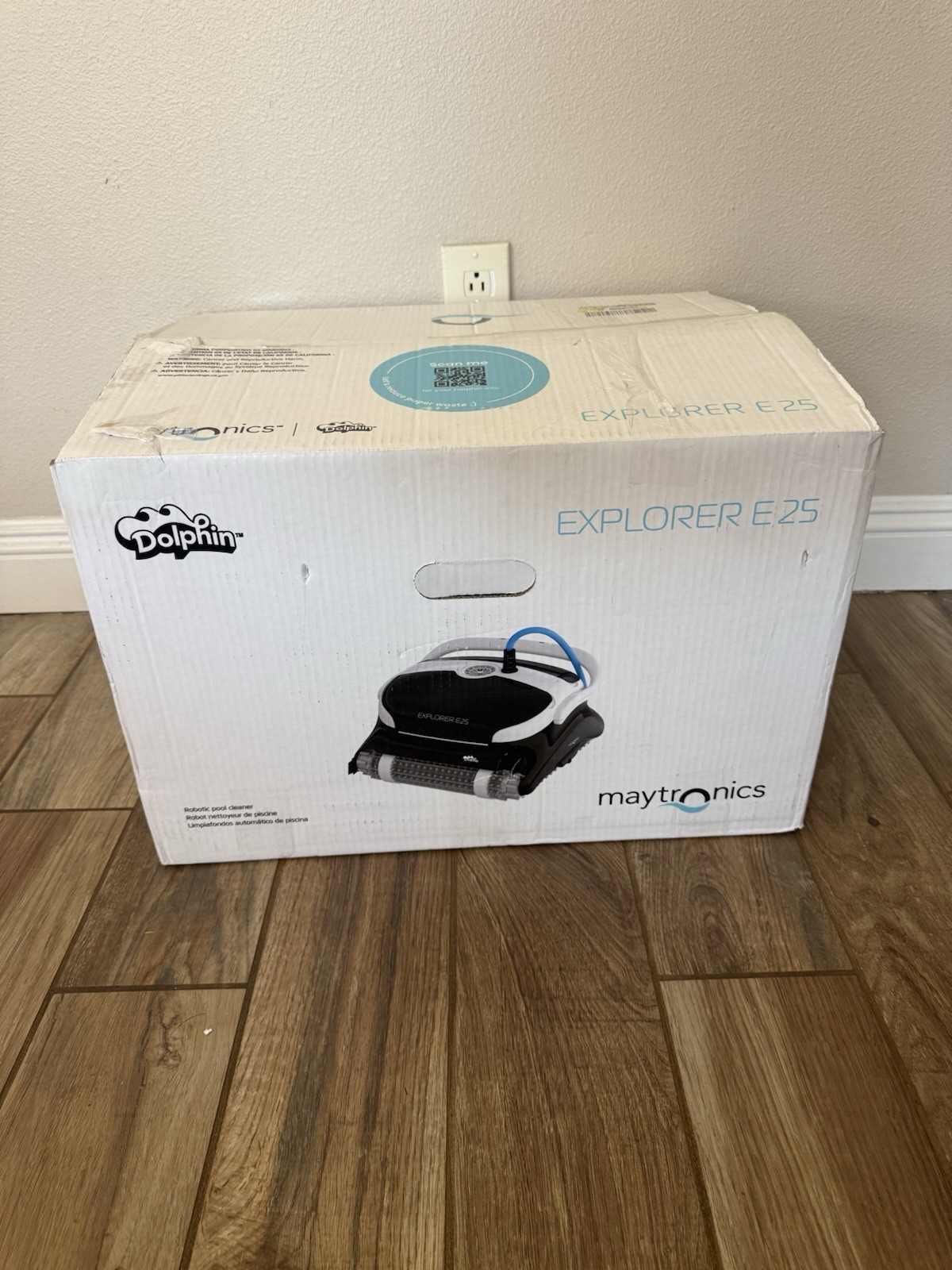 Dolphin Explorer E25 WiFi Robotic Pool Cleaner Wall Climbing