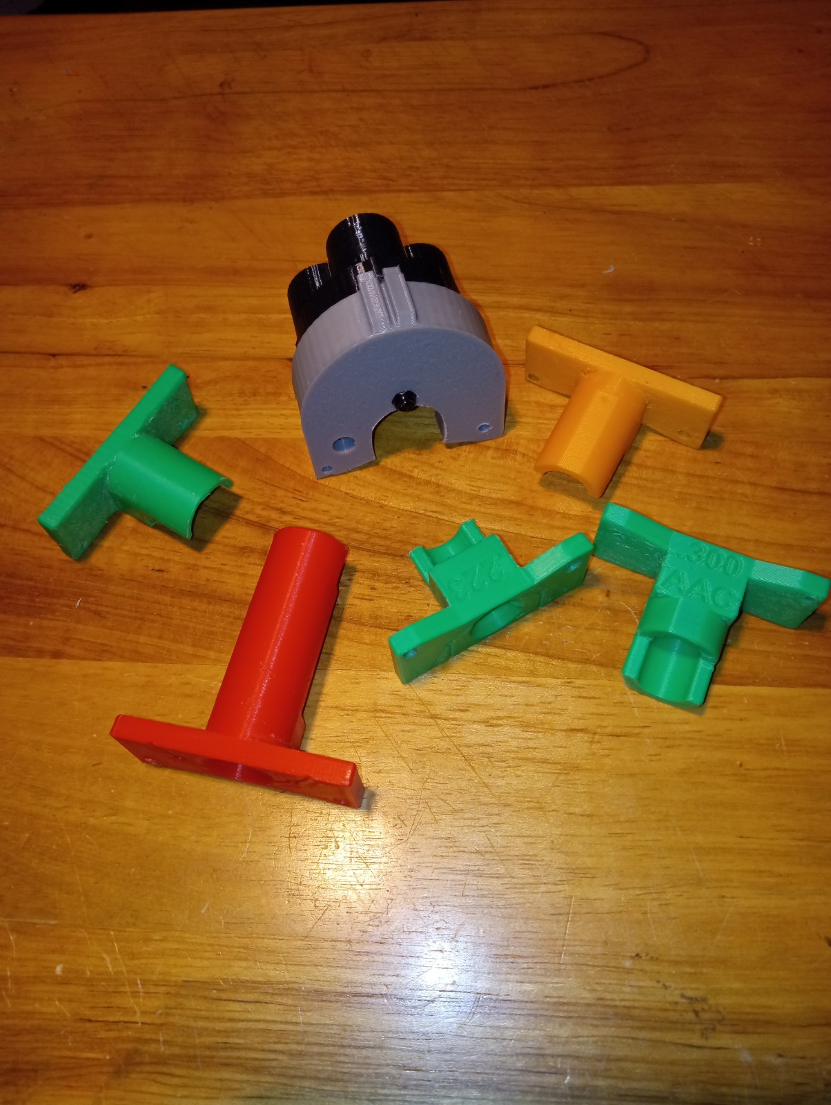 Lee APP Universal Case Feeder 3D Printed With 5 Case Adapters,No More Adjusting.