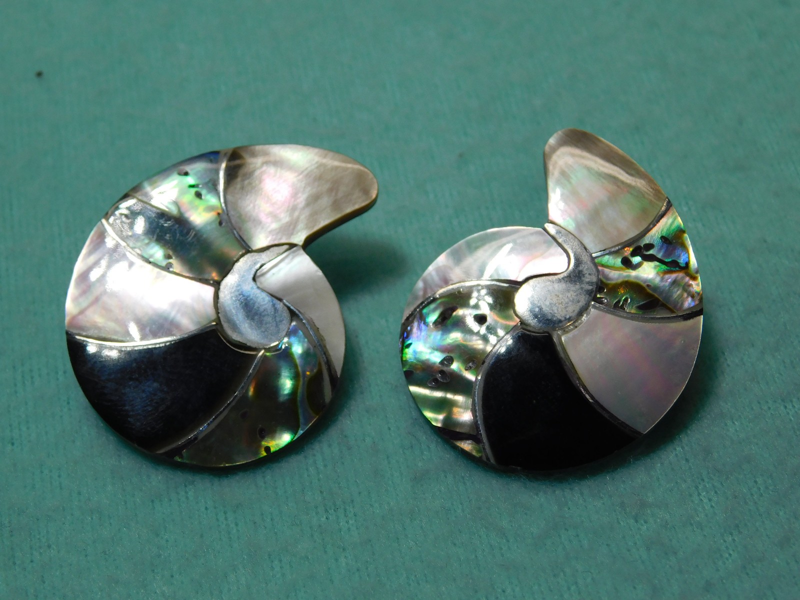 Vintage 1 1/4" Abalone Shell Over Metal Earrings In Good Condition