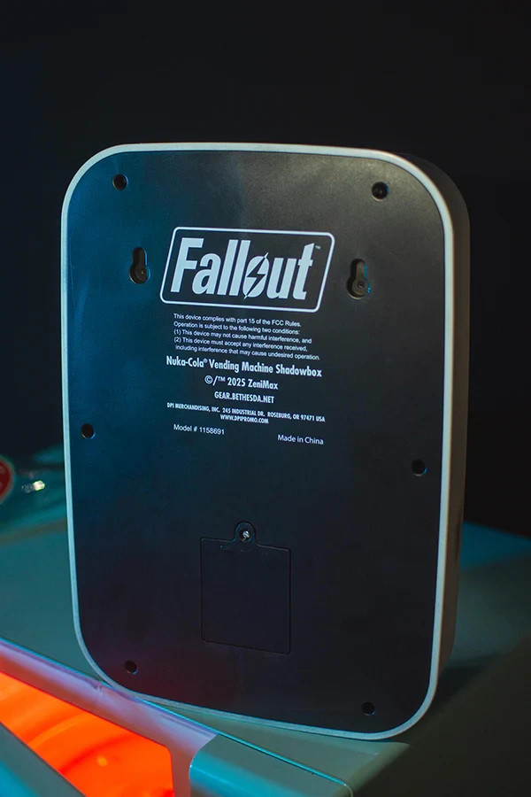 Fallout Nuka Cola Bottle Weathered Vending Machine LED Shadow Box NEW Bethesda