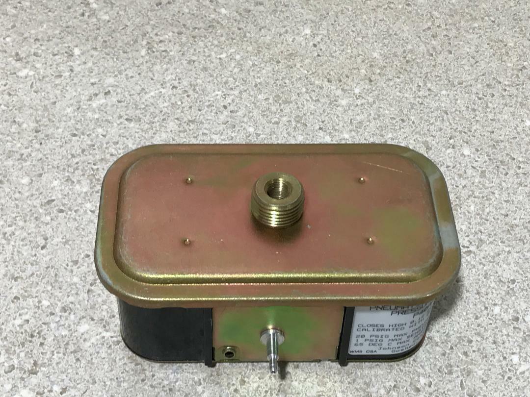 Johnson Controls Pneu. Pressure Control P40AA-1C NEW
