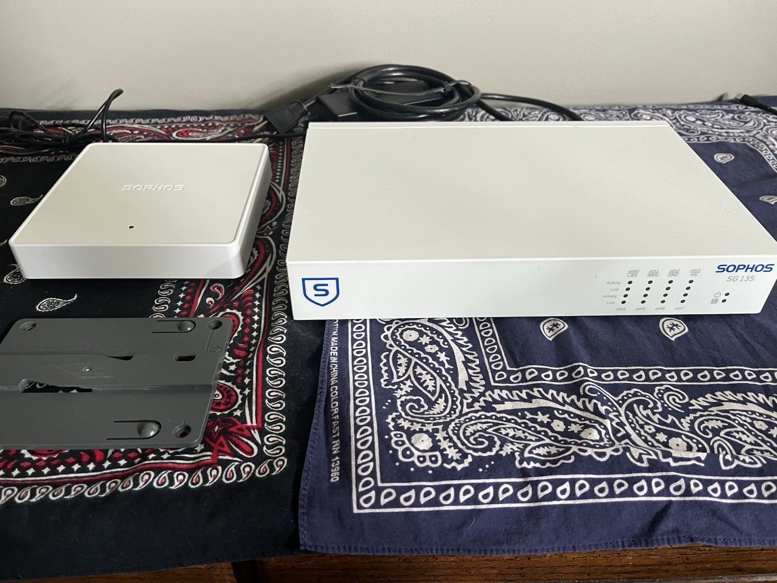 Sophos XG 135 with AP 120 access point