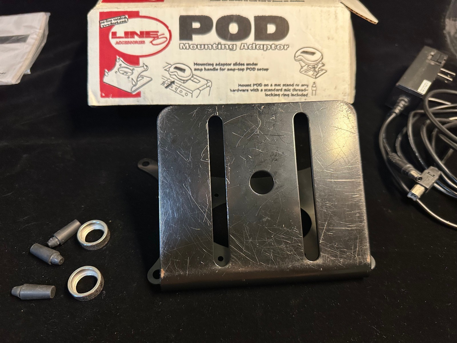 Line 6 POD HD Desktop (Bean) Multi effect Guitar Processor + Mounting Adapter