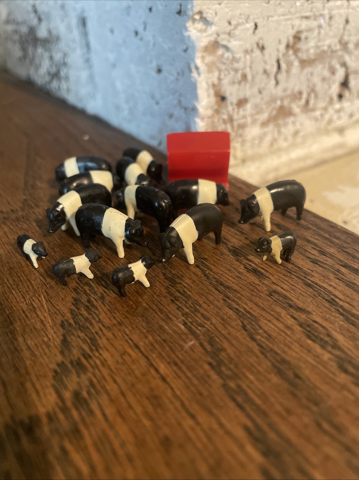 Vintage Ertl Farm Country 1/64 Hog Lot - 10 adults, 4 Piglets, 1 Red Hog Feeder