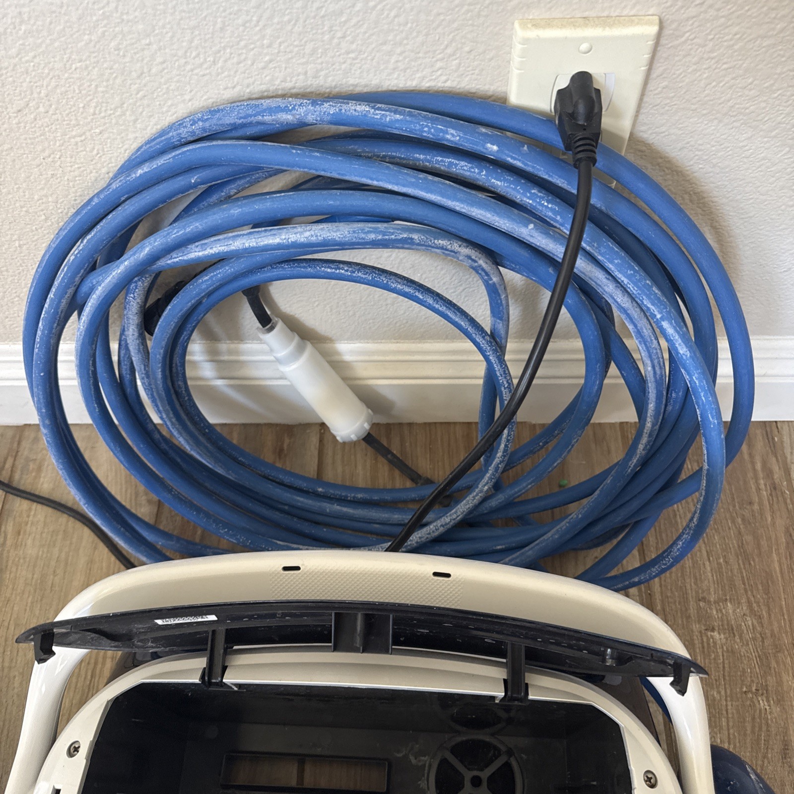 Dolphin Explorer E25 WiFi Robotic Pool Cleaner Wall Climbing
