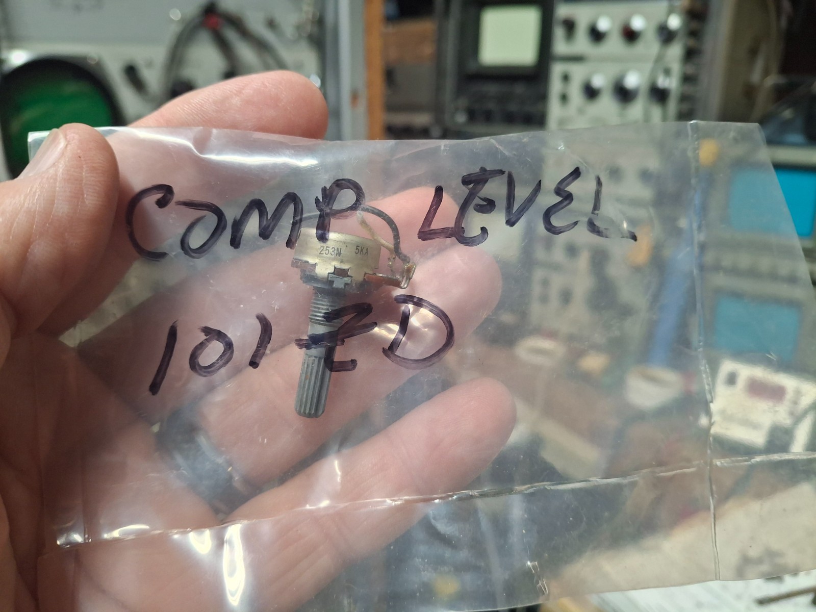 YAESU FT 101ZD Compression Level Pot, good pull