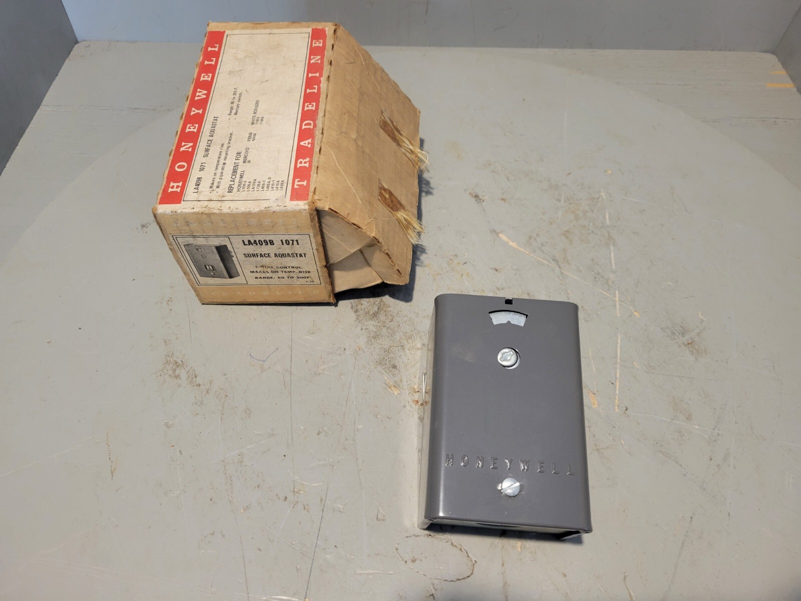 Honeywell Surface Aquastat, Range 60-120F, LA409B 1071 1