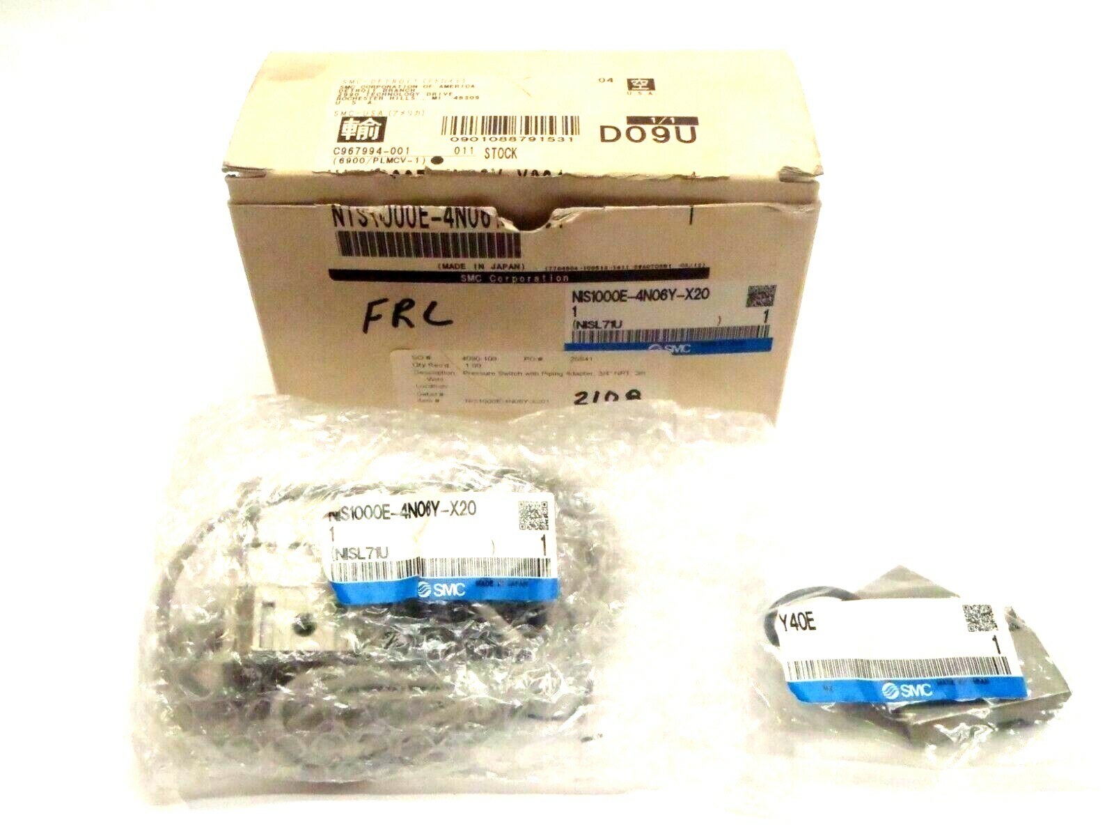 SMC NIS1000E-4No6Y-X201 Pressure Switch with Piping Adapter