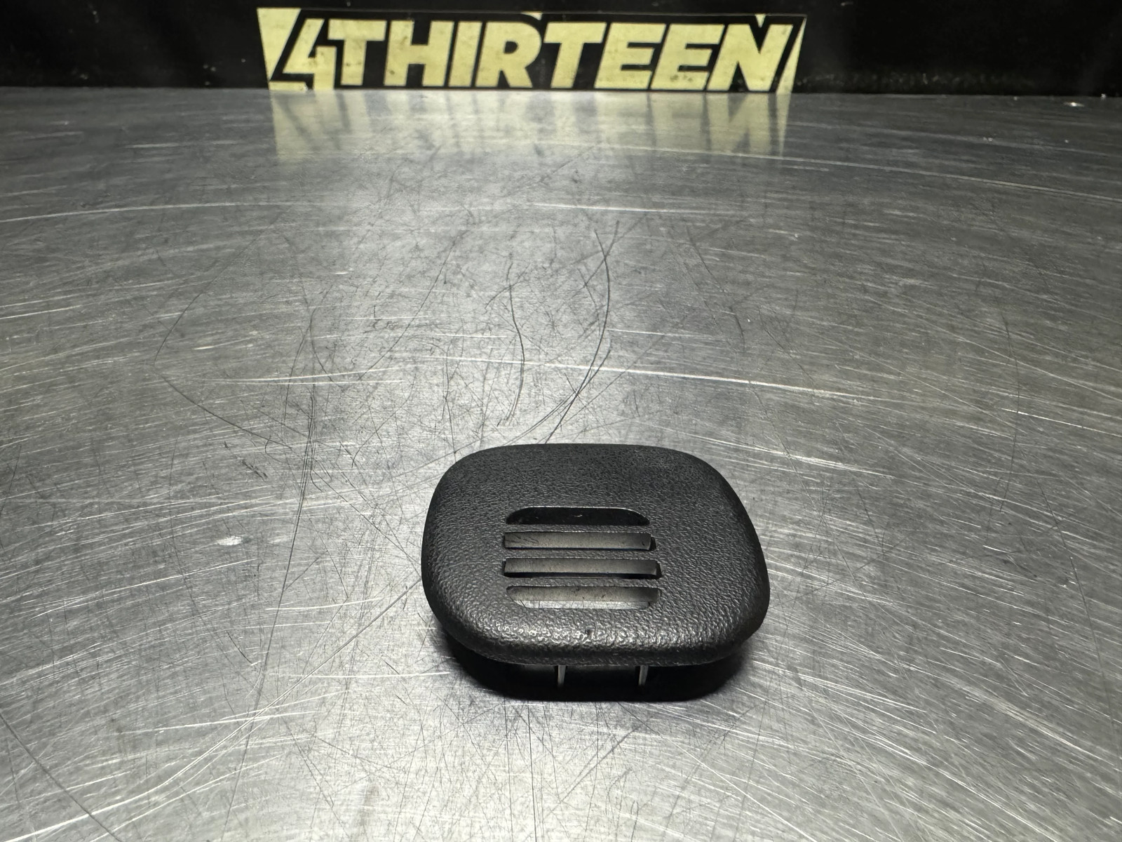 97-04 C5 CORVETTE DASH INSIDE AIR TEMP SENSOR COVER 10267306 #N586