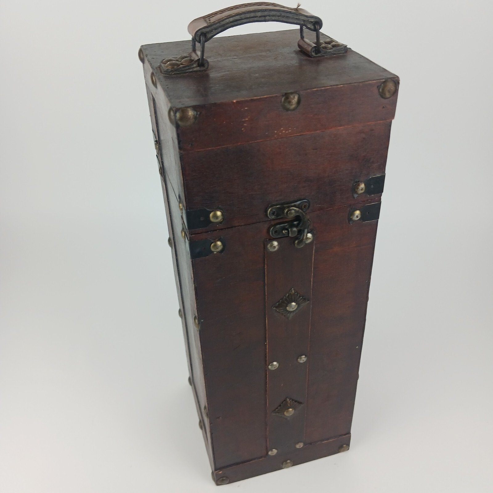 Vintage Style Wooden Single Wine Box: Preserving the Essence of Perfect Wine
