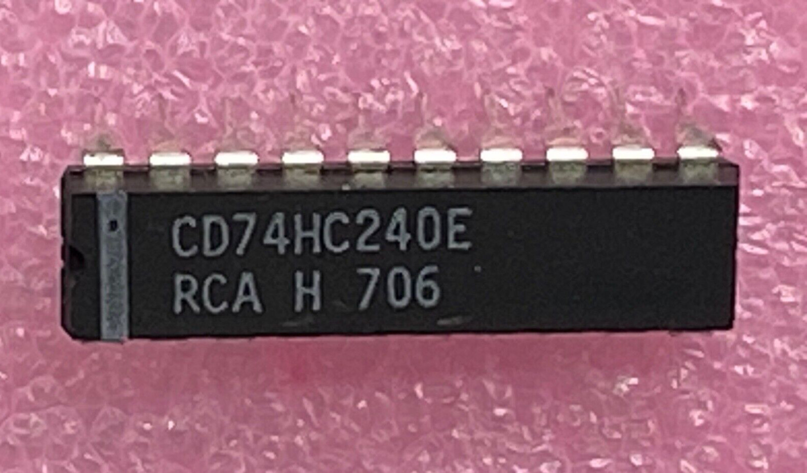 RCA CD74HC240E buffer inverting 2 element 4 bit per element Integrated Circuit