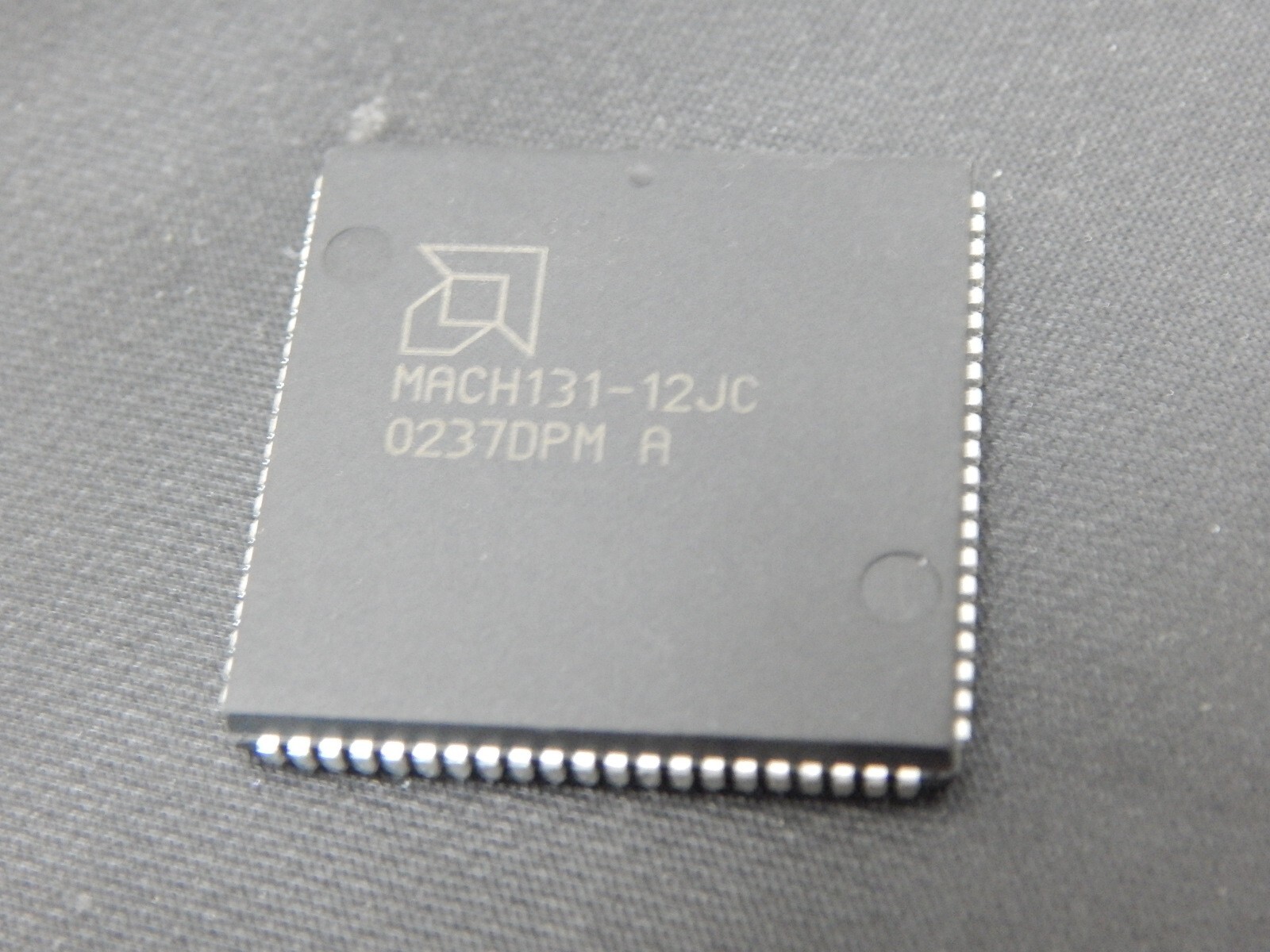 AMD MACH131-12JC EE PLD, 12NS, CMOS, PQCC84 - USA SELLER FAST SHIPPING