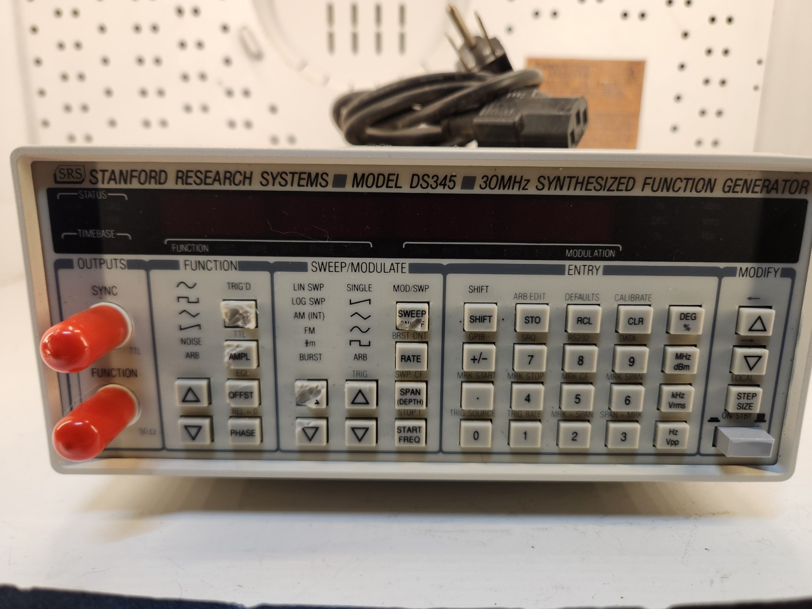 Stanford Research Systems (SRS) DS345 30 MHz Synthesized Function Generator