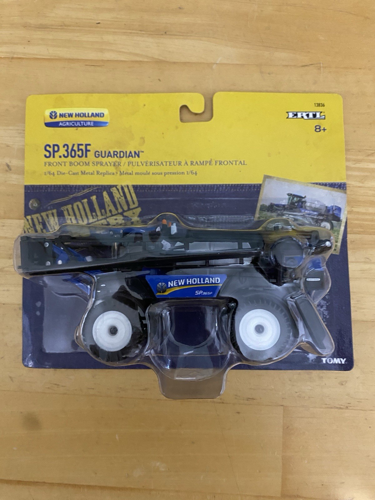 ERTL 1:64 New Holland SP.365F  Guardian Front Boom Sprayer