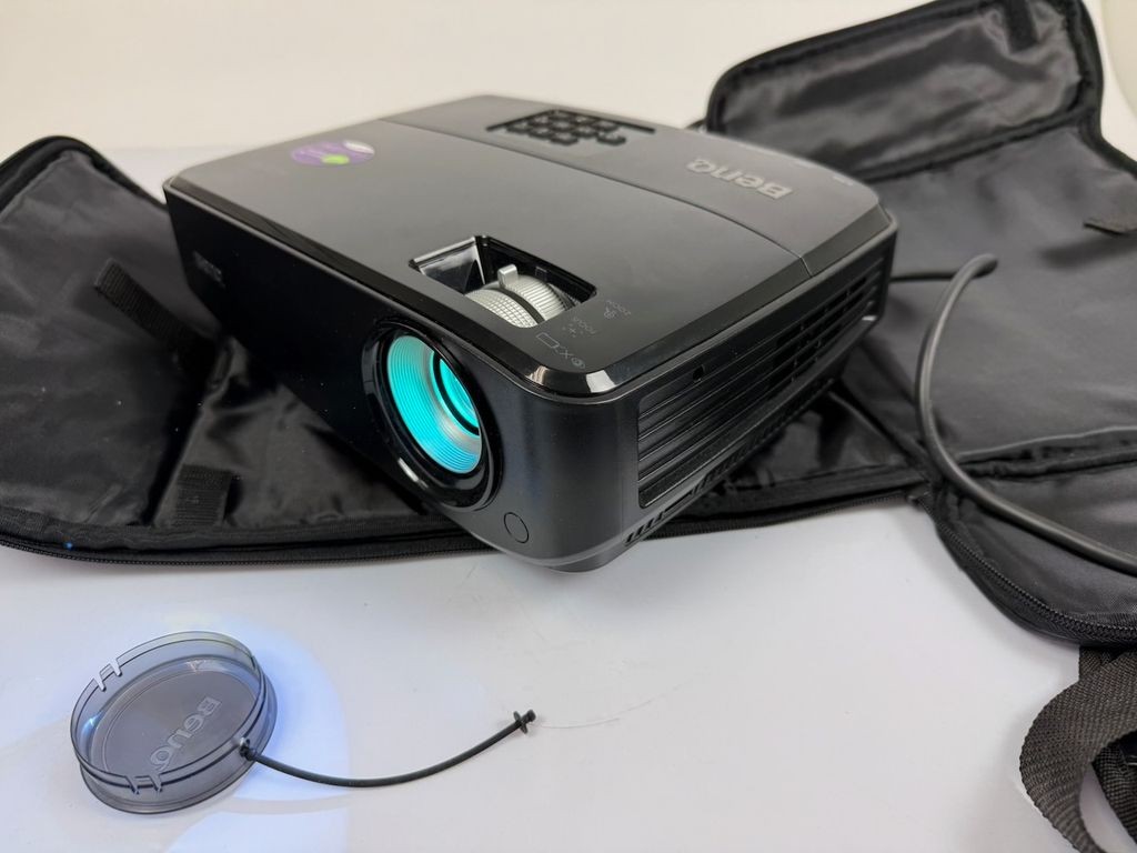 BenQ MX518 DLP Projector Projector XGA 2800 Lumens HDMI 1024x768