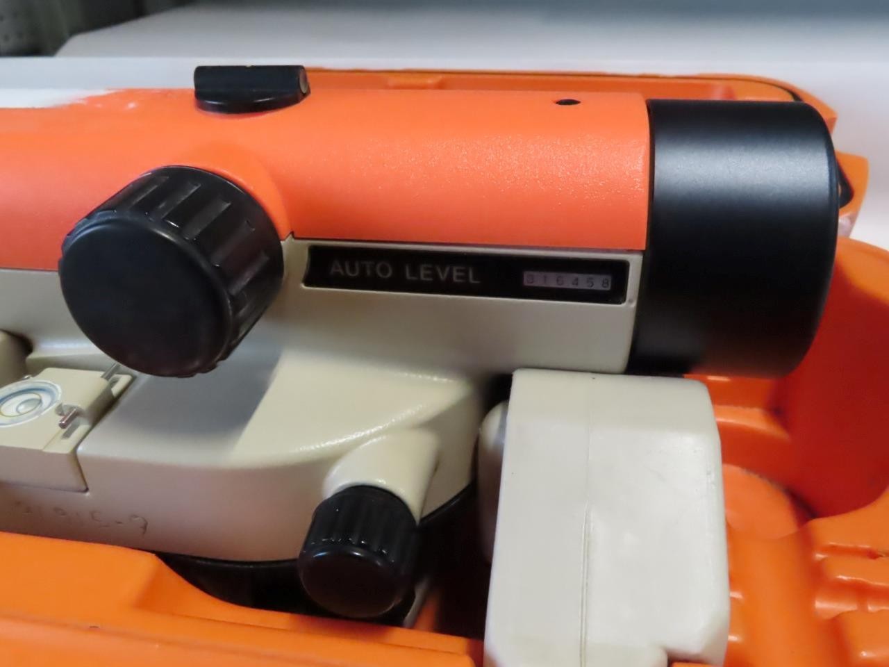 PENTAX AL-320 AUTO LEVEL 2 SPEED FOCUSING SURVEYOR ENGINEER WITH CASE