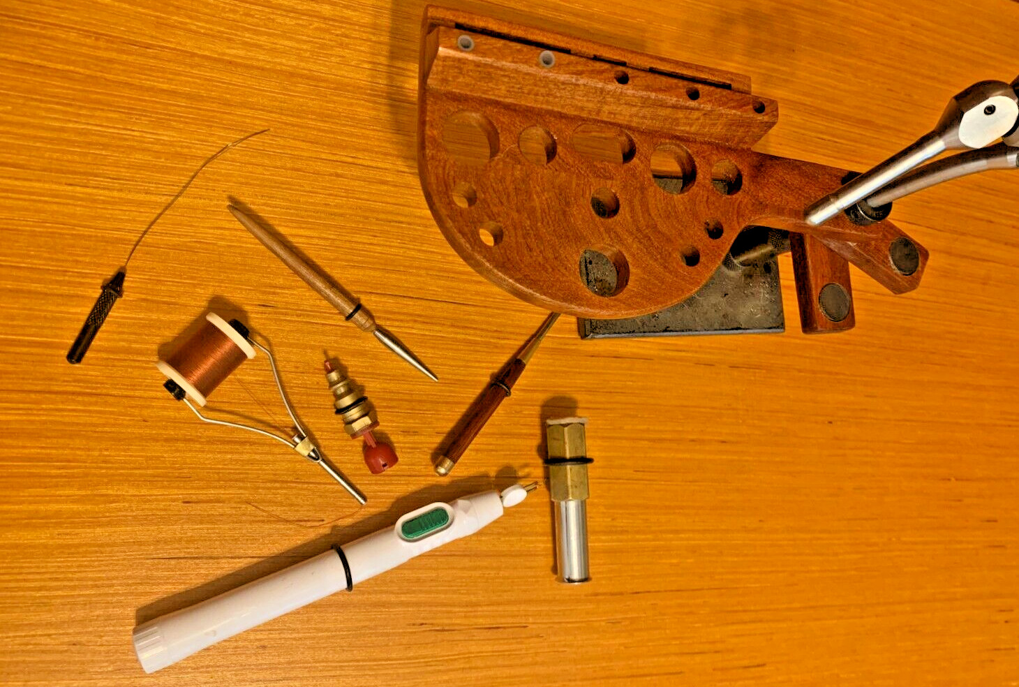 WADE'S FLY TYING VICE TOOL CADDY THREAD AND BEAD ORGANIZER / AND QUICK DRAW KIT