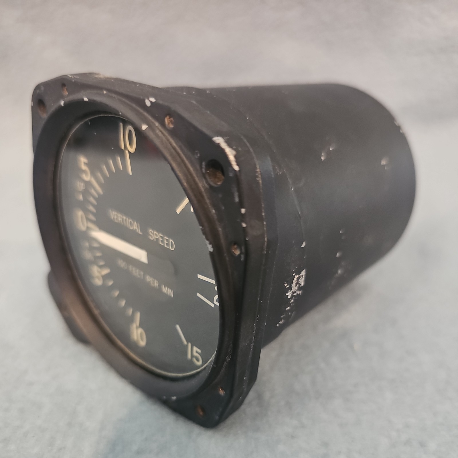 CESSNA VERTICAL SPEED INDICATOR PN C661080-0101 7000-C32