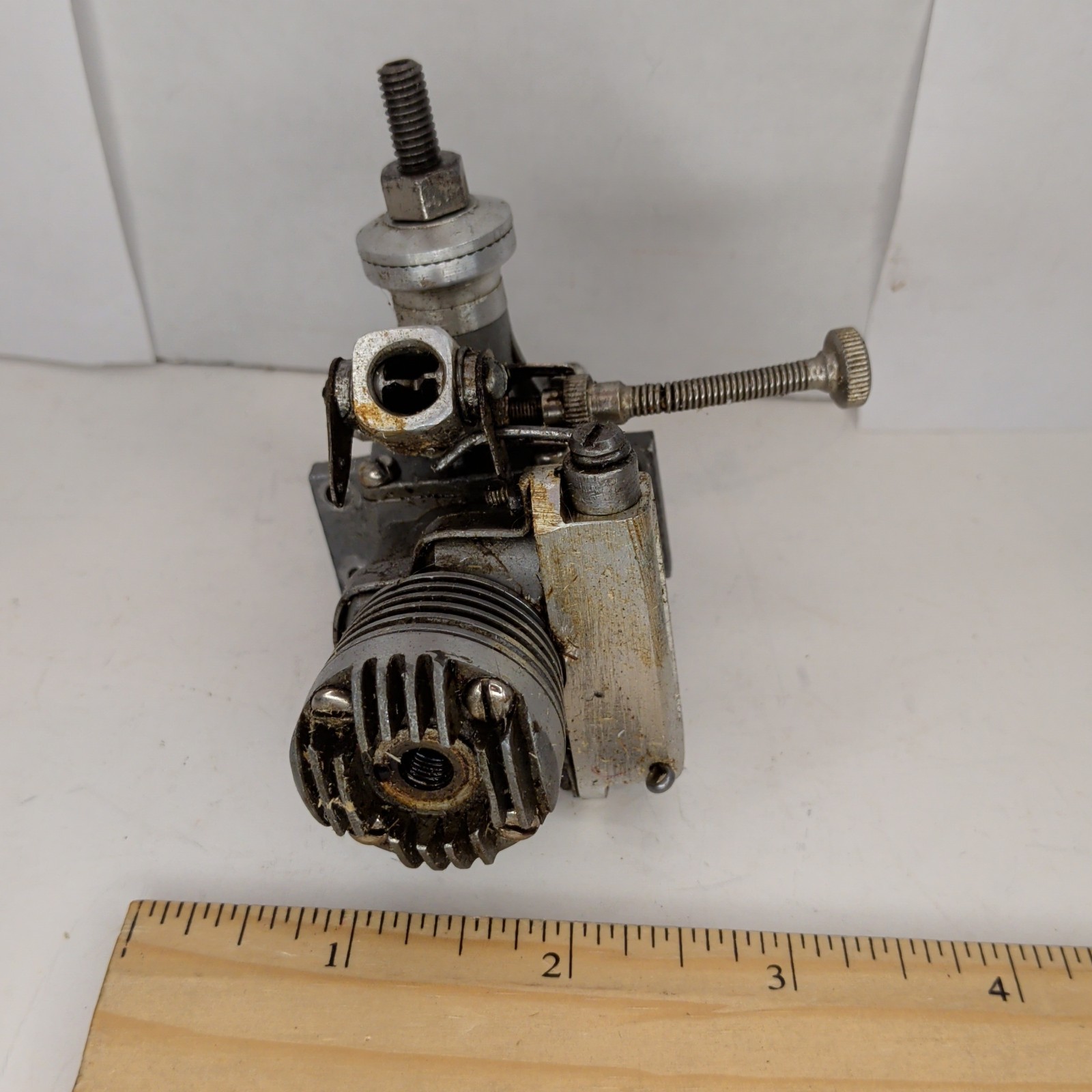 "19" Model Engine Model 4002 Untested Unbranded x2