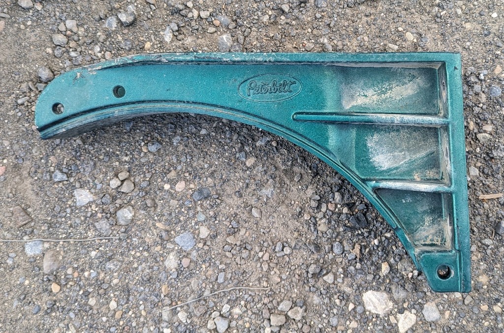 PETERBILT 11-04522M000 BRACKET-FUEL TANK 26" CAST ALUM 11-04855M000