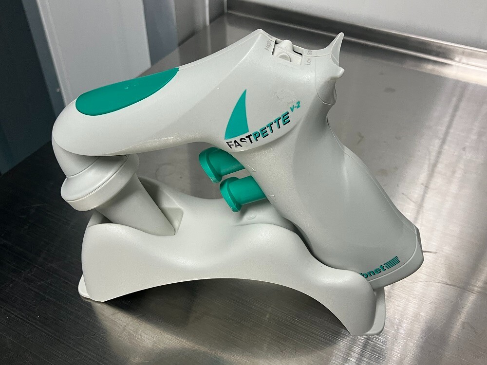 Used Labnet FastPette V2 Pipette Controller with bench stand, tested, clean