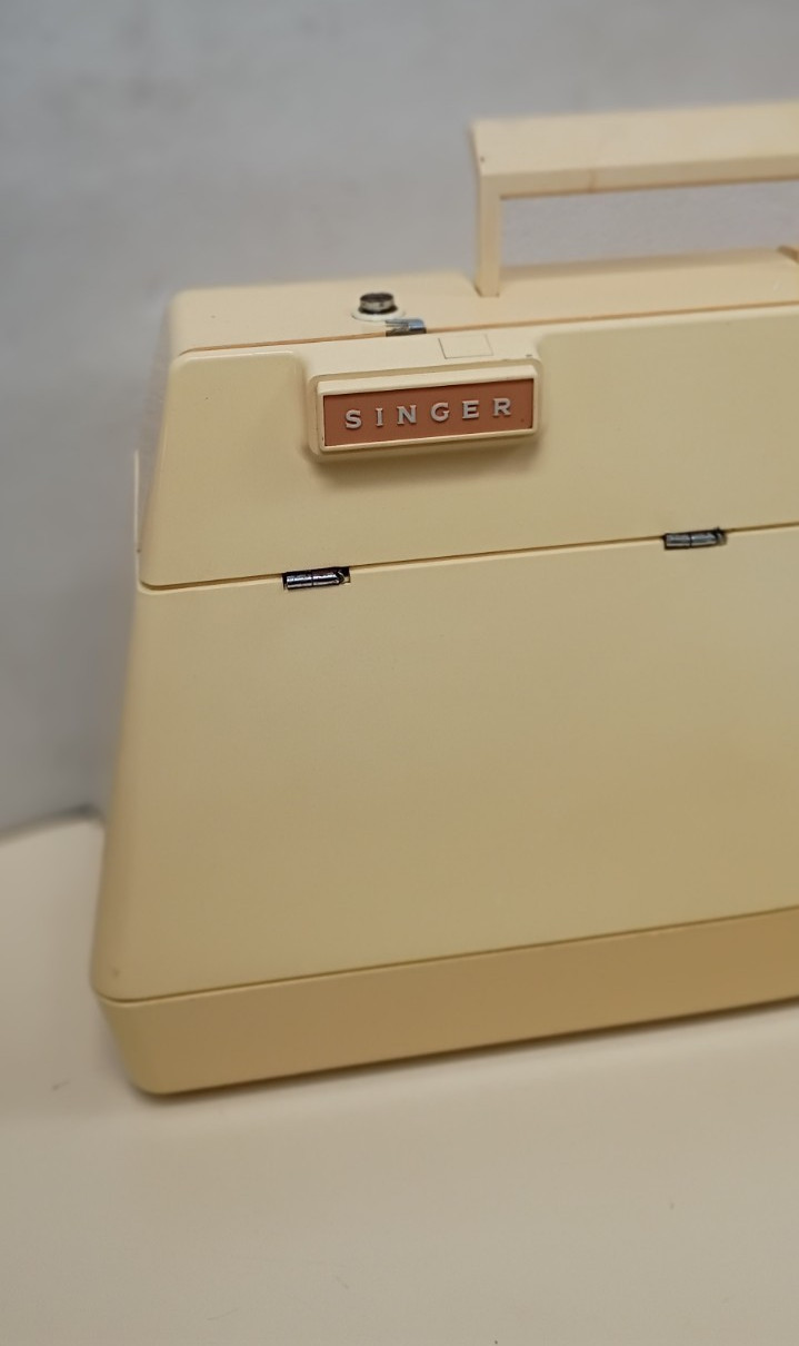 Vintage Singer Genie 353 Sewing Machine Working fine