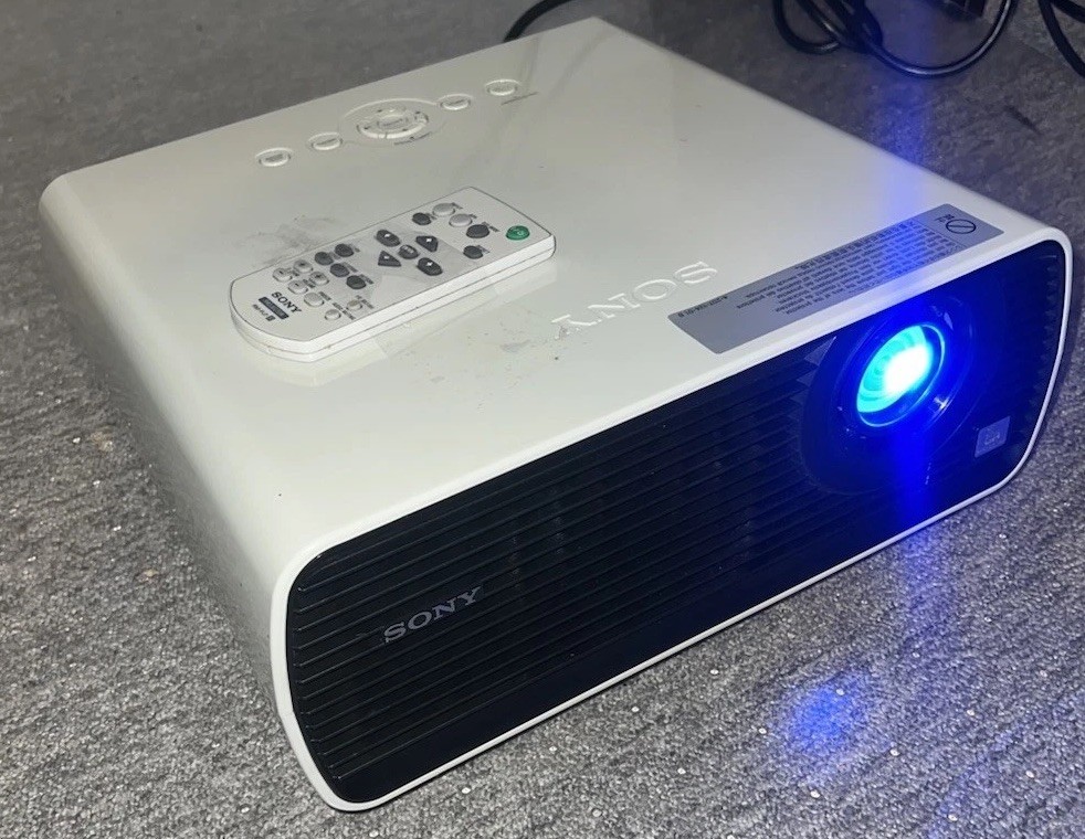 Sony VPL-EX145 3LCD XGA 3100 ANSI lm Portable Projector, White w/ Remote - 535 H