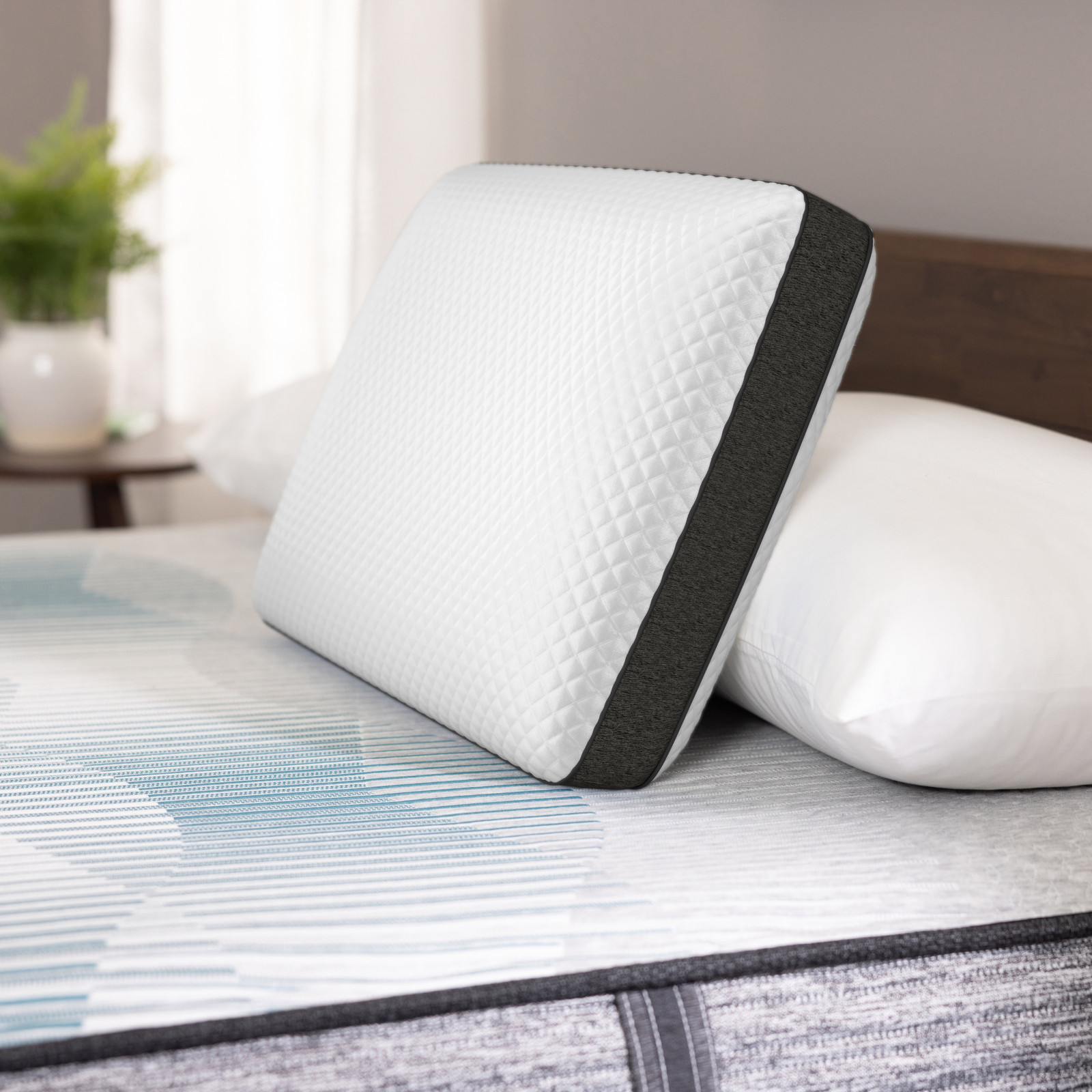 Beautyrest Black Diamond Memory Foam Pillow with AquaCool Cooling Technology