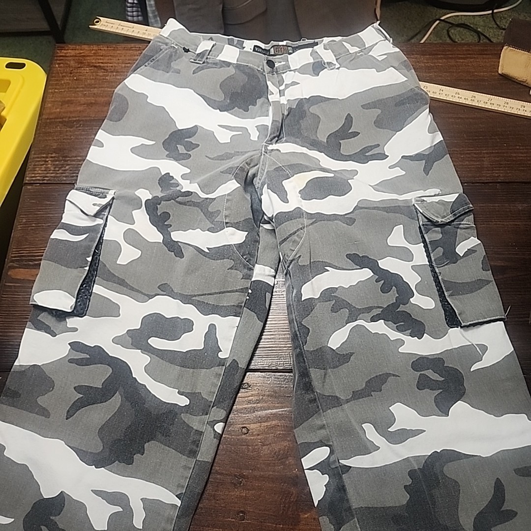 MILITARY UTILITY GRUNGE HIP HOP URBAN CAMO CARGO PANTS ( MENS MEDIUM, 33 X 32 )