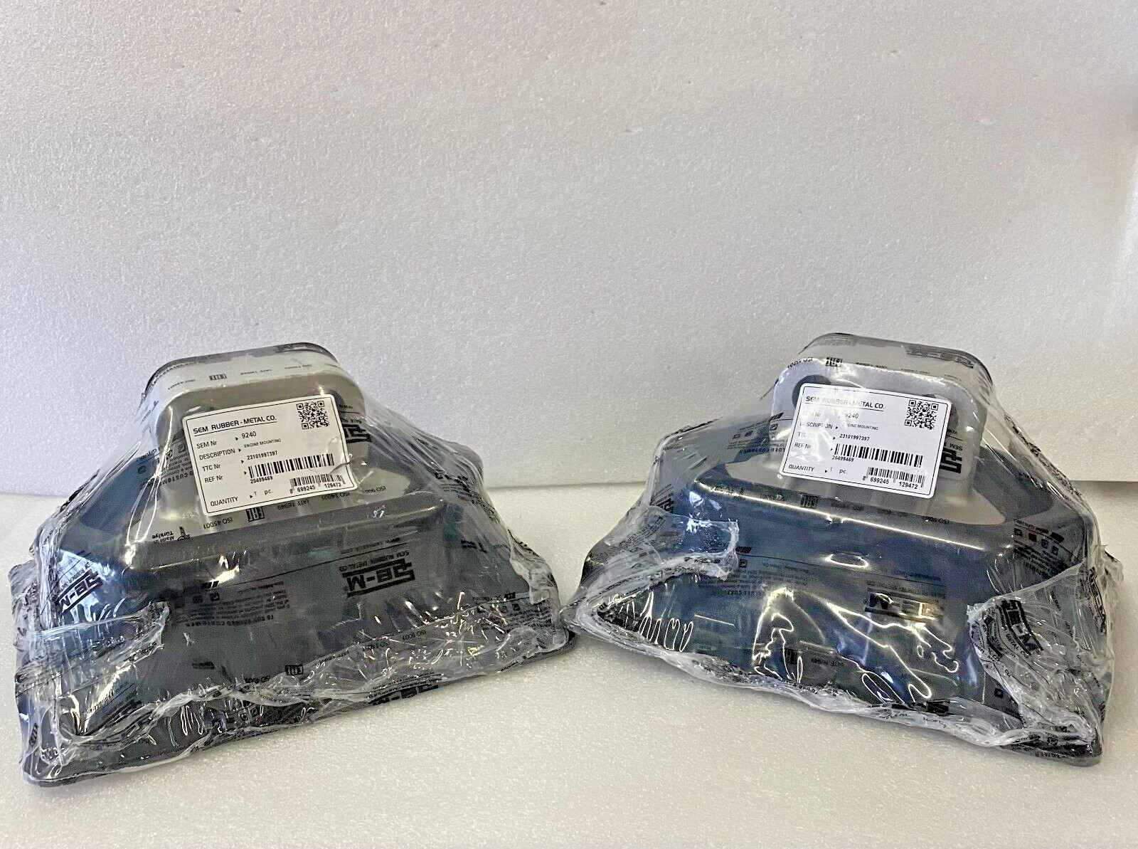 VOLVO D13 REAR ENGINE MOUNT 20499469  LH & RH SET OF 2 MADE IN EUROPE